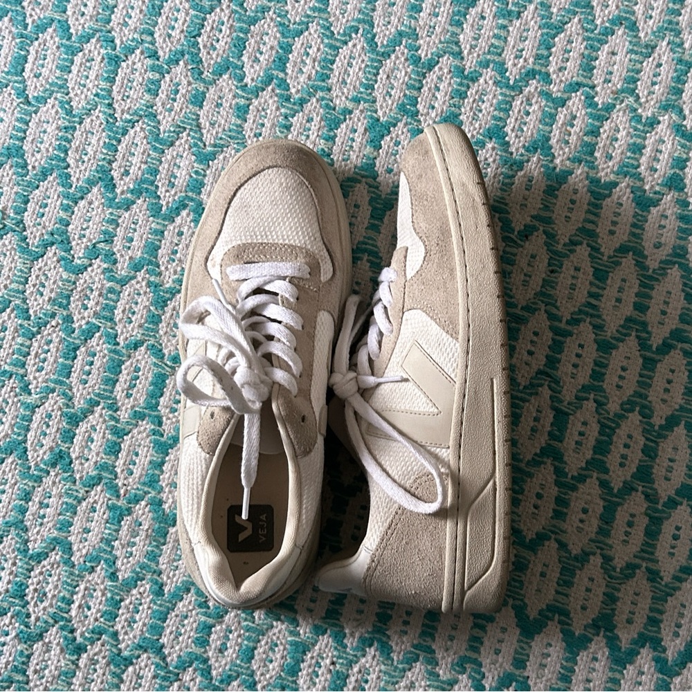 Veja V-10 Sneakers